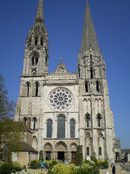 L’attribut alt de cette image est vide, son nom de fichier est Cathedrale-Chartres-1.jpg.
